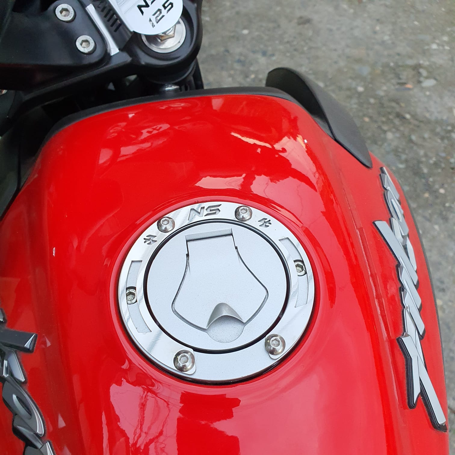 Protector Tapa Gasolina NS 125