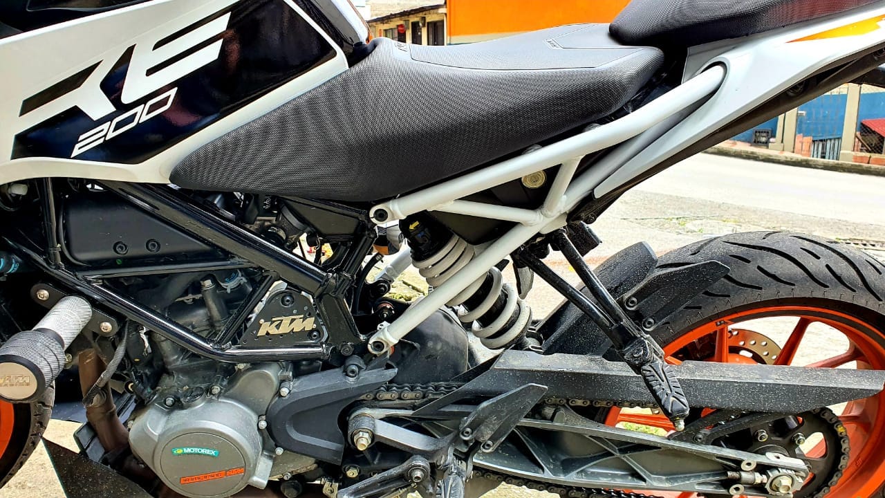 Logo lateral KTM
